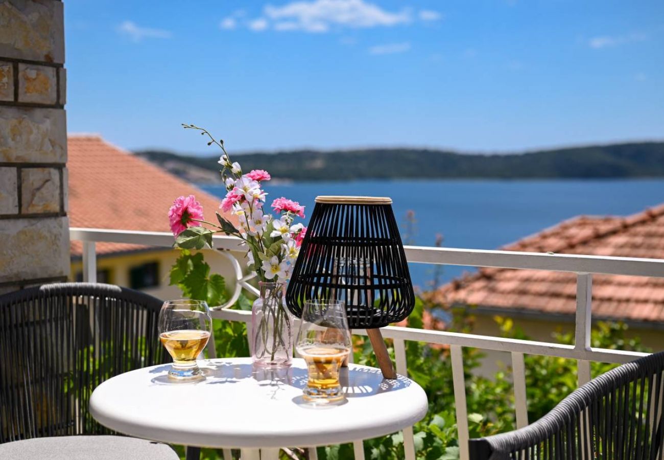 Ferienwohnung in Trogir - Ferienwohnung in Trogir mit Meerblick, Balkon, Klimaanlage, W-LAN (3459-1)