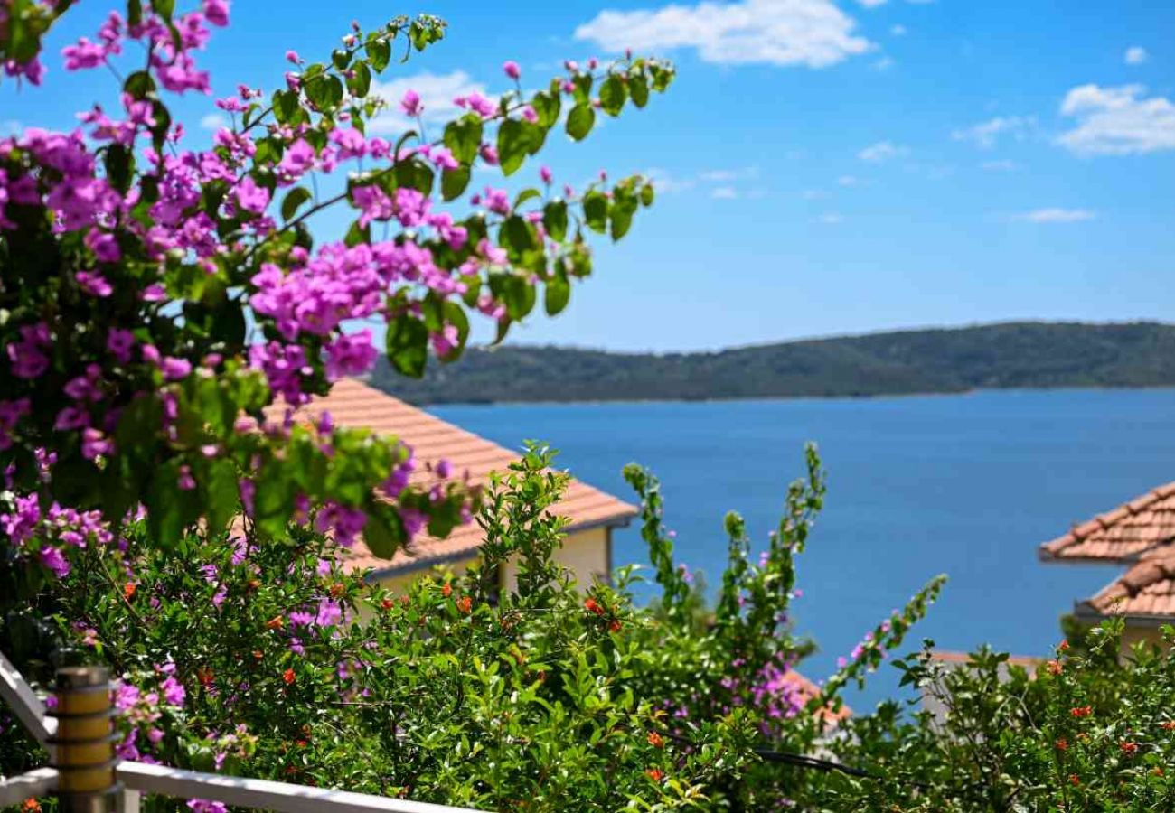 Ferienwohnung in Trogir - Ferienwohnung in Trogir mit Meerblick, Balkon, Klimaanlage, W-LAN (3459-1)