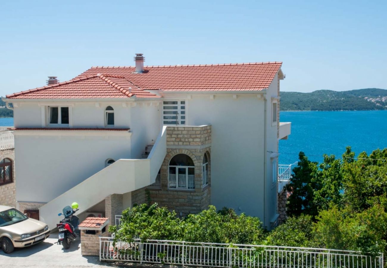 Ferienwohnung in Trogir - Ferienwohnung in Trogir mit Meerblick, Balkon, Klimaanlage, W-LAN (3459-1)