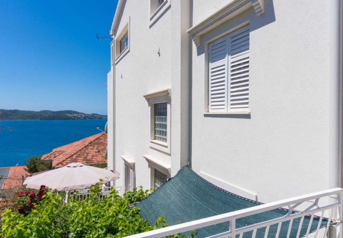 Ferienwohnung in Trogir - Ferienwohnung in Trogir mit Meerblick, Balkon, Klimaanlage, W-LAN (3459-1)