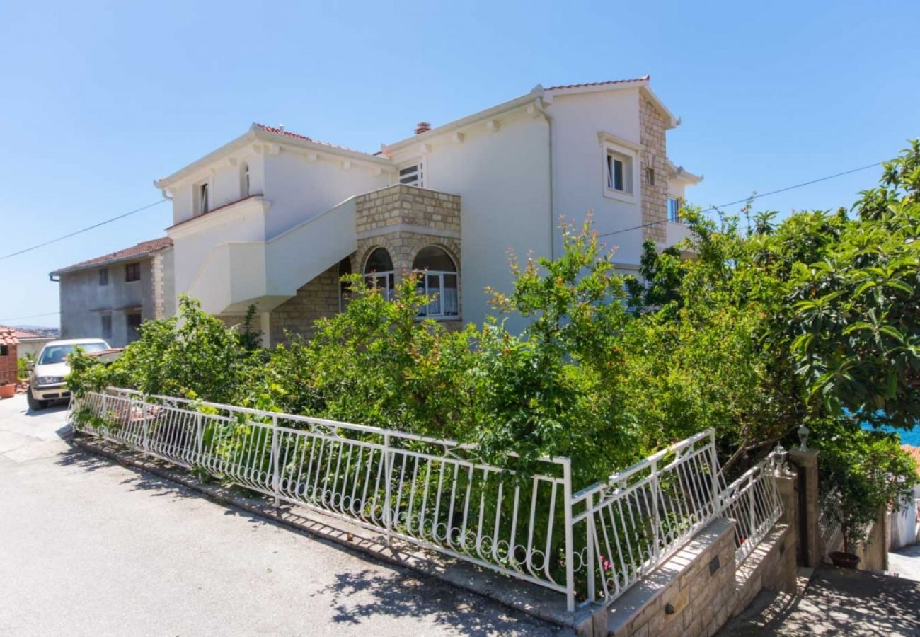 Ferienwohnung in Trogir - Ferienwohnung in Trogir mit Meerblick, Balkon, Klimaanlage, W-LAN (3459-1)