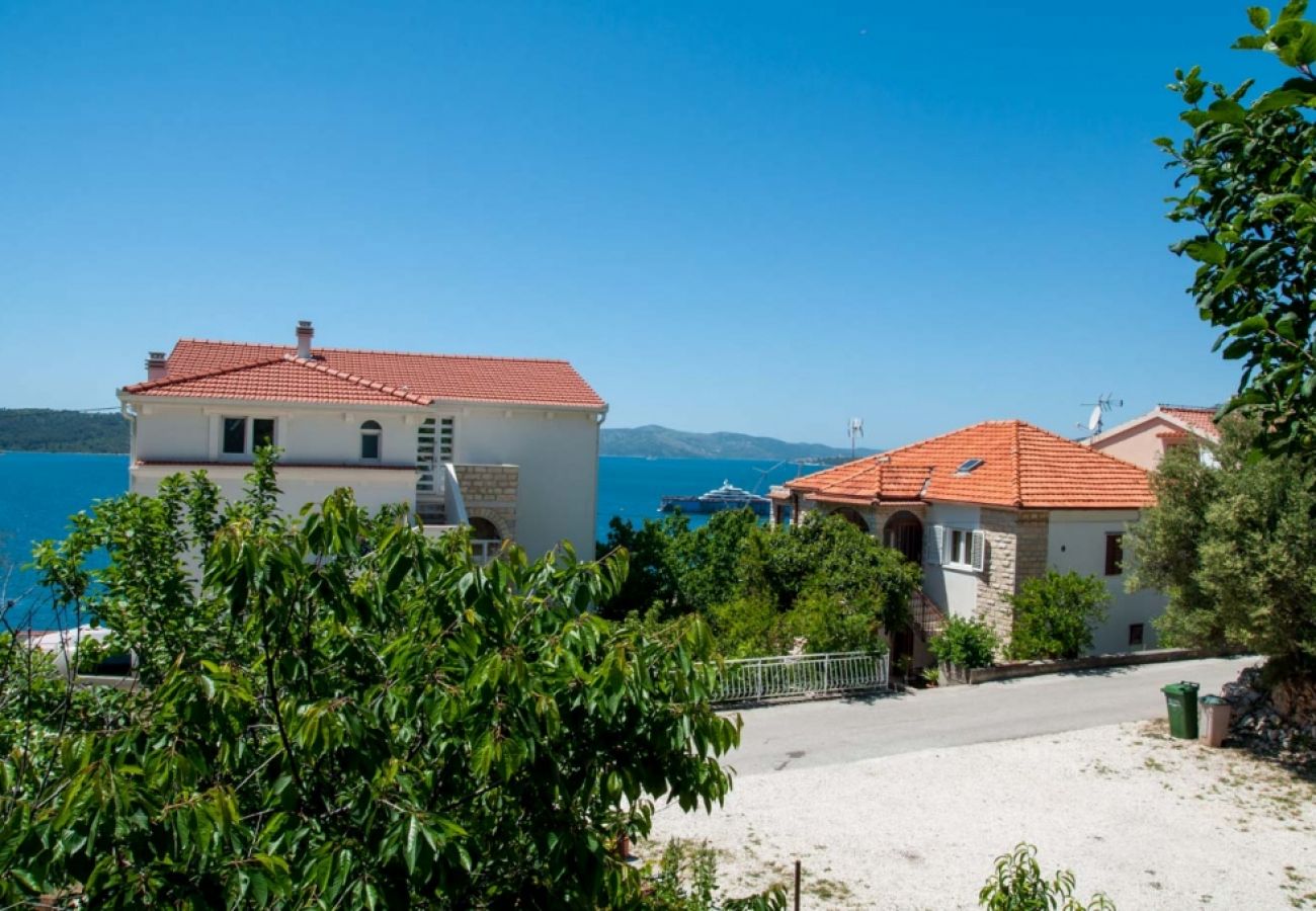 Ferienwohnung in Trogir - Ferienwohnung in Trogir mit Meerblick, Balkon, Klimaanlage, W-LAN (3459-1)