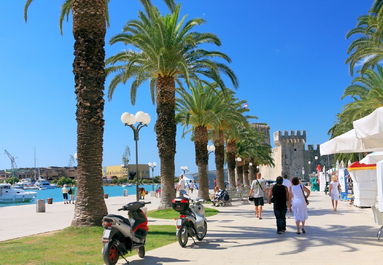 Ferienwohnung in Trogir - Ferienwohnung in Trogir mit Meerblick, Balkon, Klimaanlage, W-LAN (3459-1)