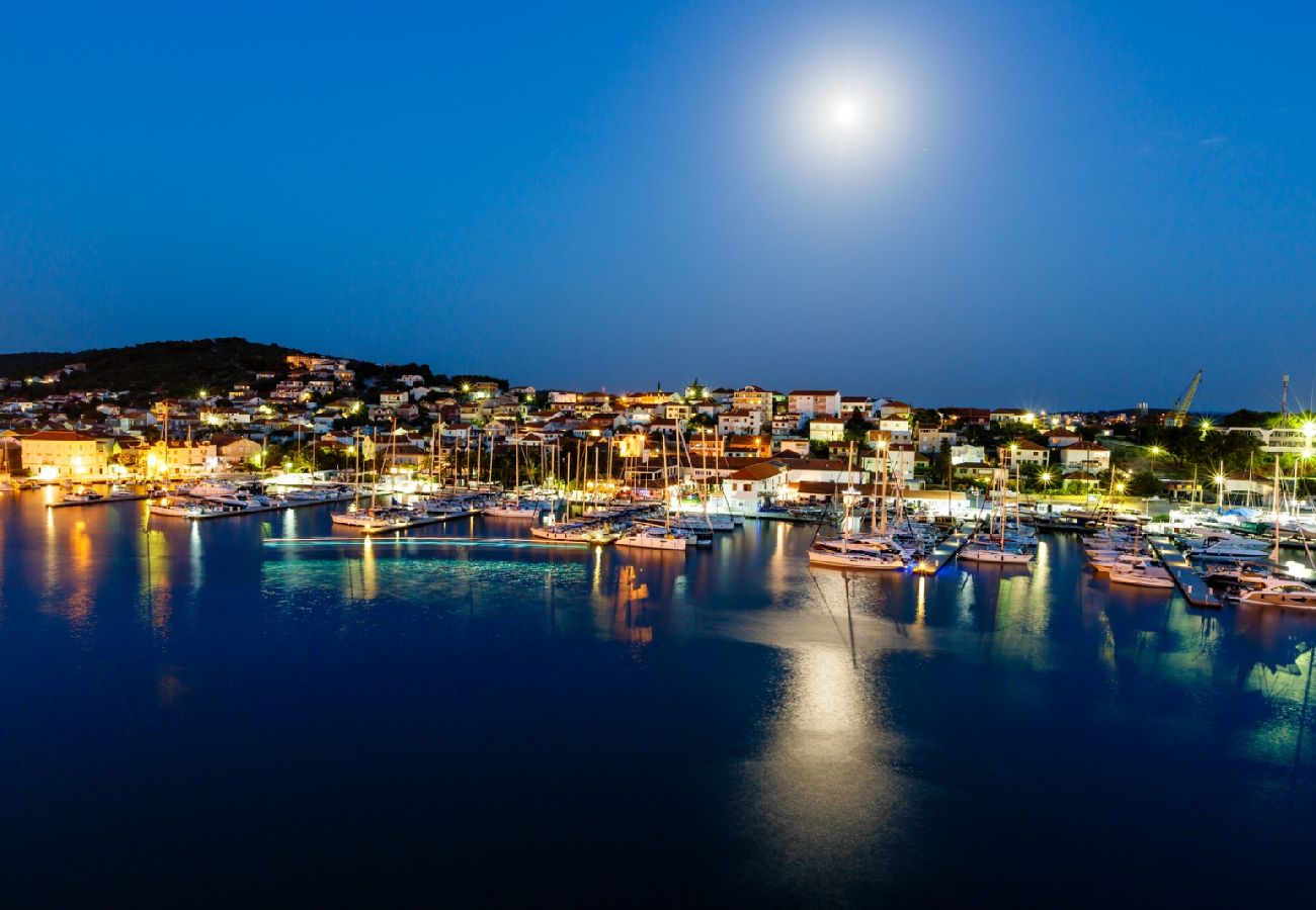 Ferienwohnung in Trogir - Ferienwohnung in Trogir mit Meerblick, Balkon, Klimaanlage, W-LAN (3459-1)