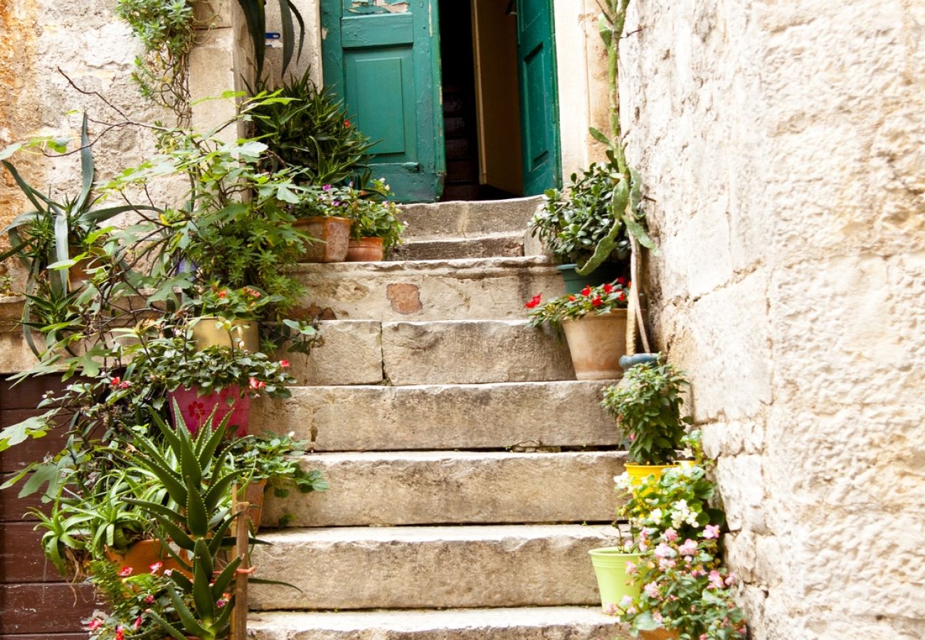 Ferienwohnung in Trogir - Ferienwohnung in Trogir mit Meerblick, Balkon, Klimaanlage, W-LAN (3459-1)