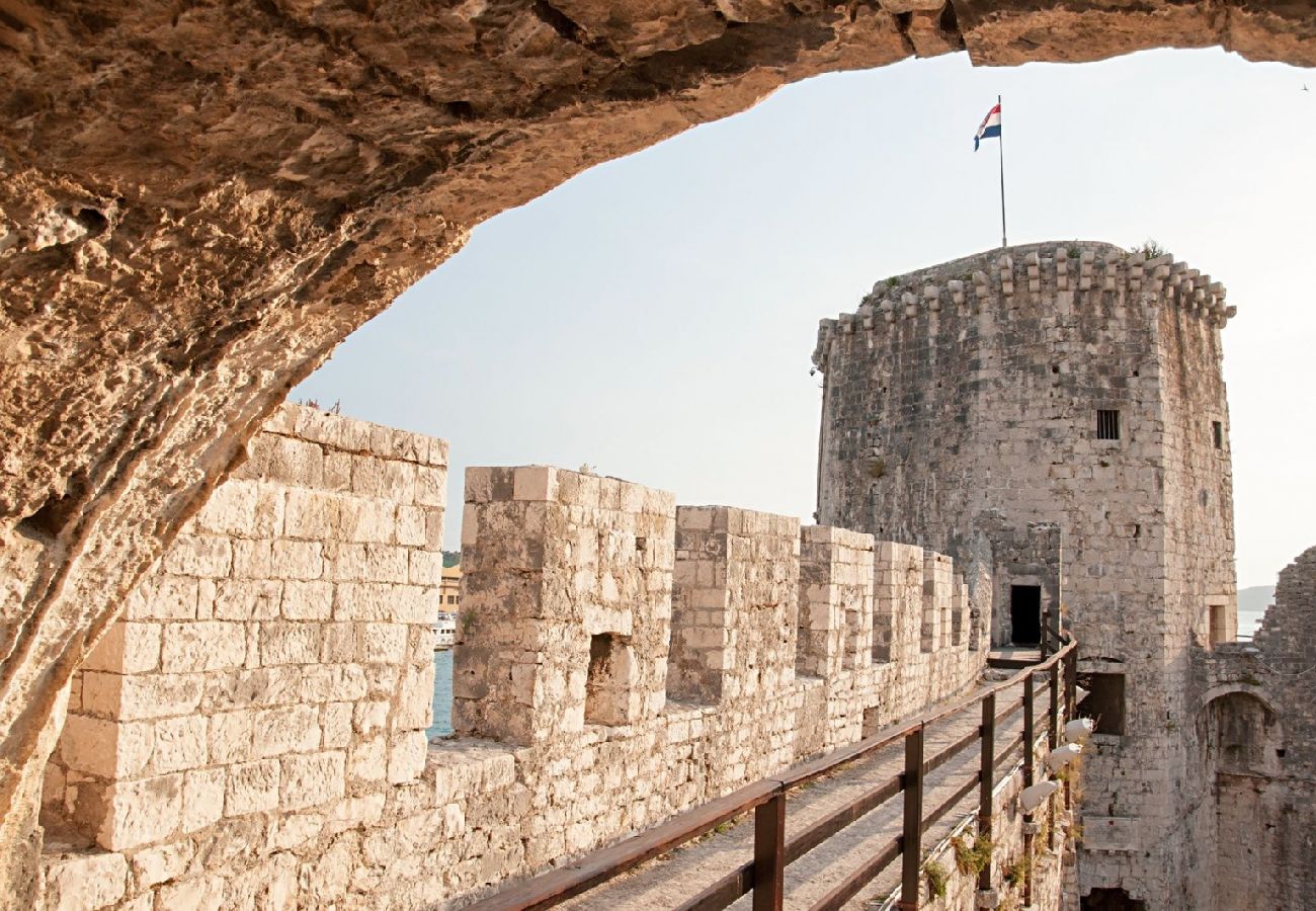 Ferienwohnung in Trogir - Ferienwohnung in Trogir mit Meerblick, Balkon, Klimaanlage, W-LAN (3459-1)