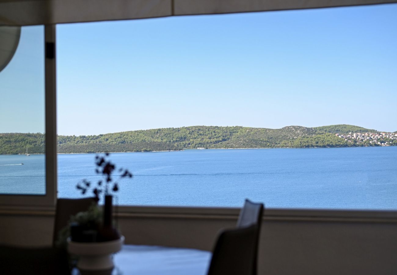 Ferienwohnung in Trogir - Ferienwohnung in Trogir mit Meerblick, Terrasse, Klimaanlage, W-LAN (3459-2)