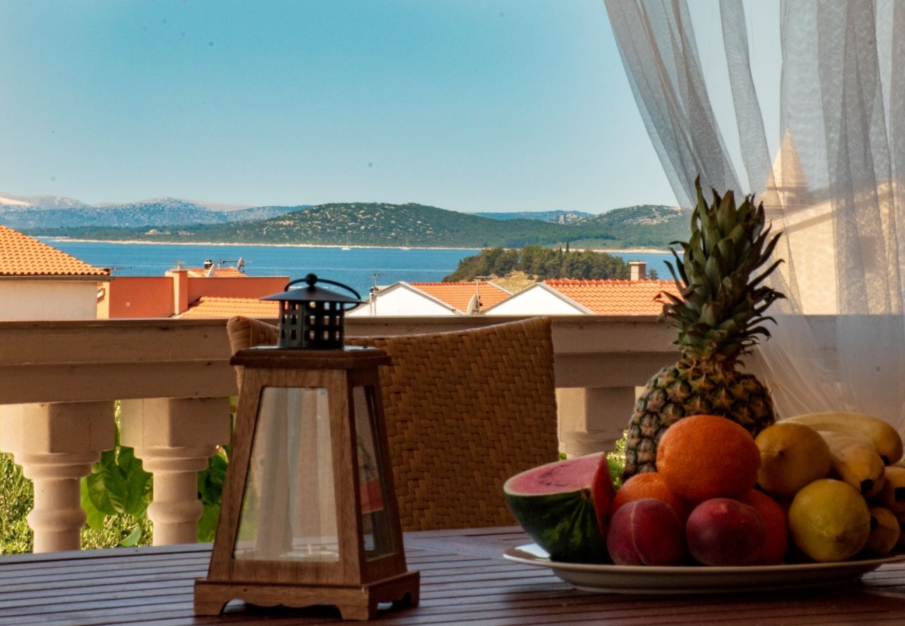 Ferienwohnung in Pakoštane - Ferienwohnung in Pakoštane mit Meerblick, Balkon, Klimaanlage, W-LAN (3472-1)