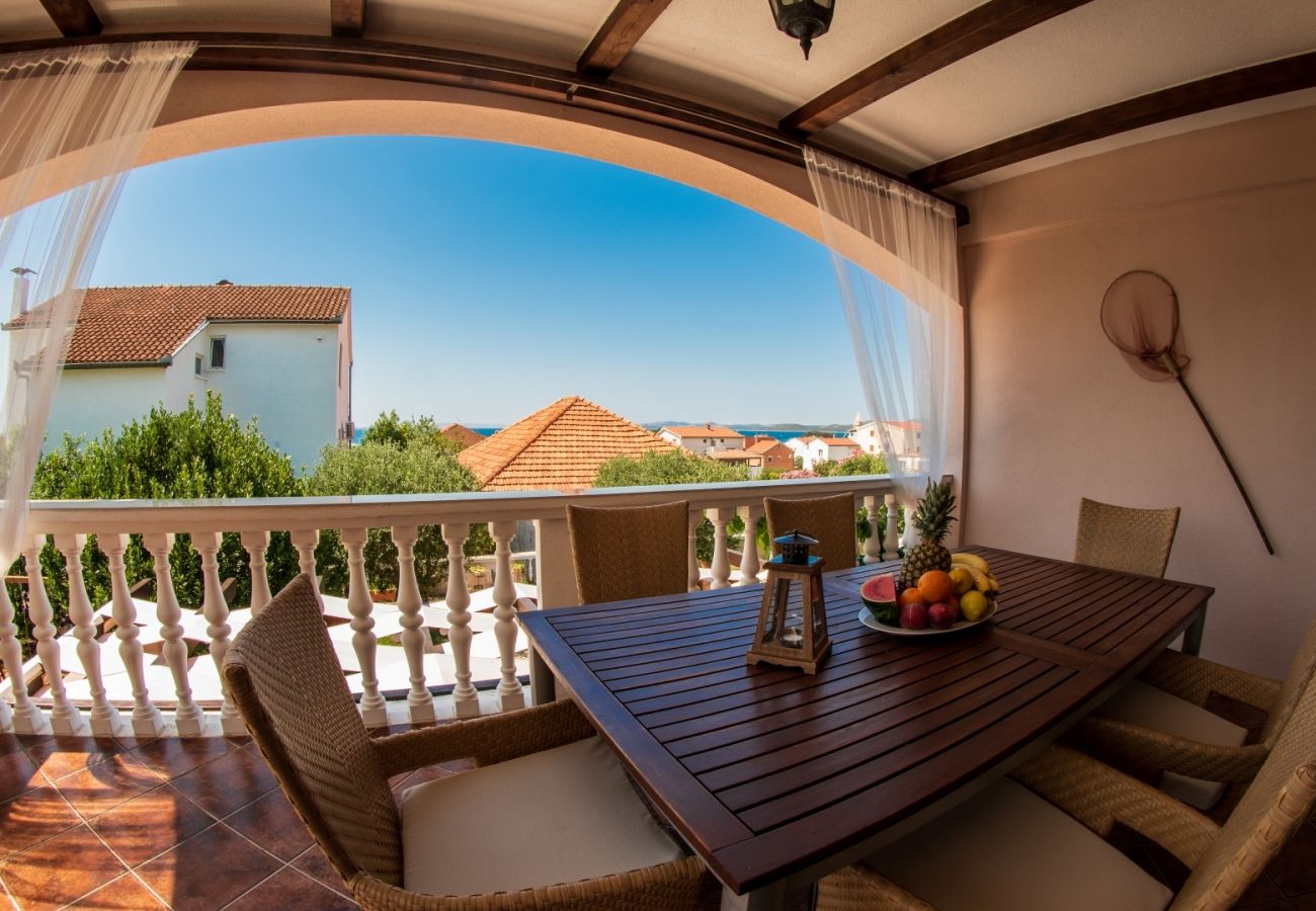 Ferienwohnung in Pakoštane - Ferienwohnung in Pakoštane mit Meerblick, Balkon, Klimaanlage, W-LAN (3472-1)