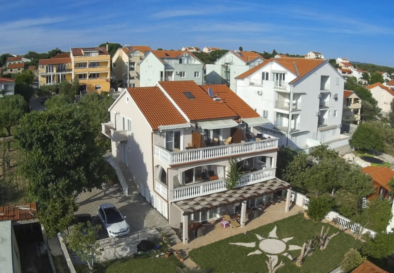 Ferienwohnung in Pakoštane - Ferienwohnung in Pakoštane mit Meerblick, Balkon, Klimaanlage, W-LAN (3472-1)