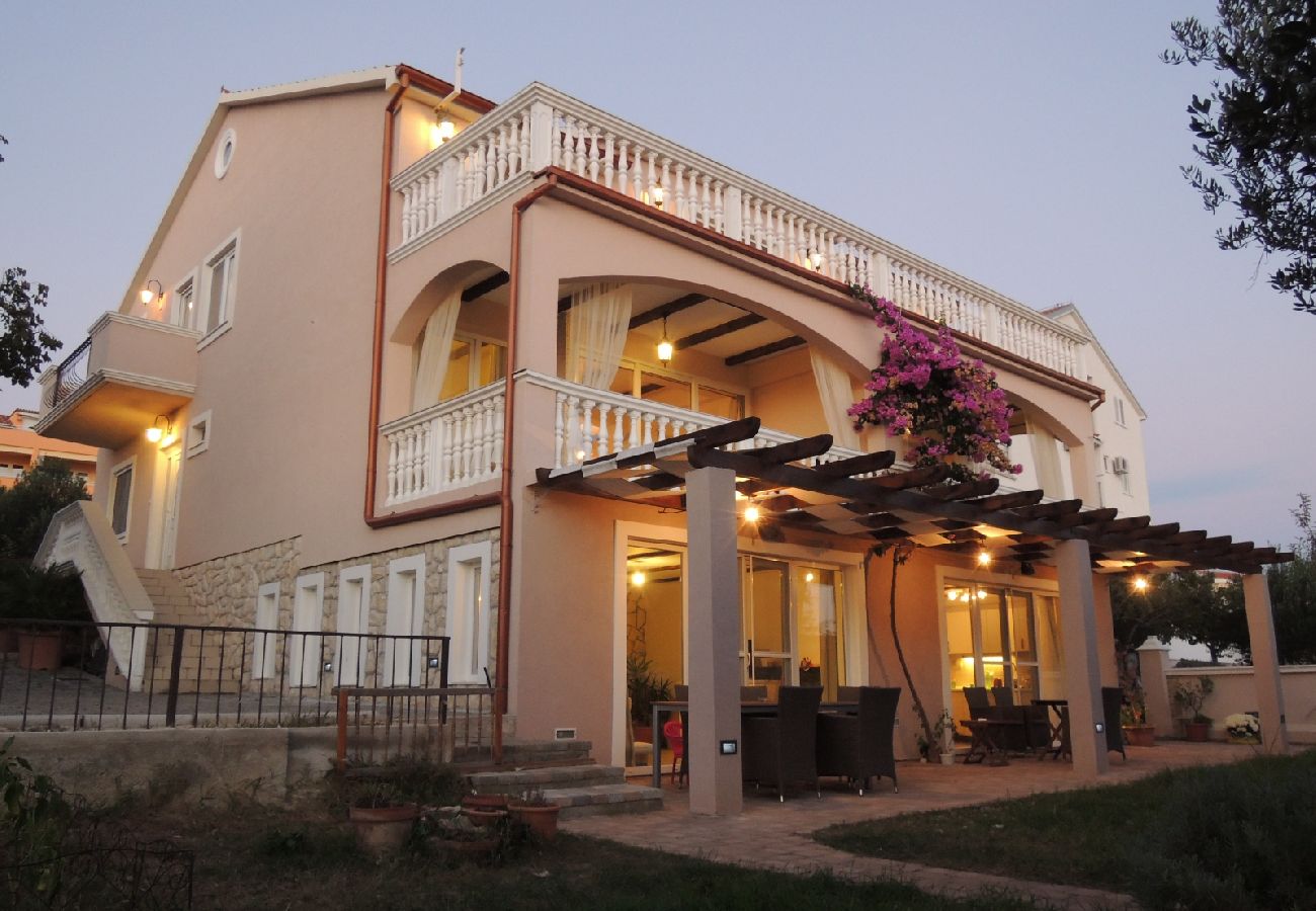 Ferienwohnung in Pakoštane - Ferienwohnung in Pakoštane mit Meerblick, Balkon, Klimaanlage, W-LAN (3472-1)