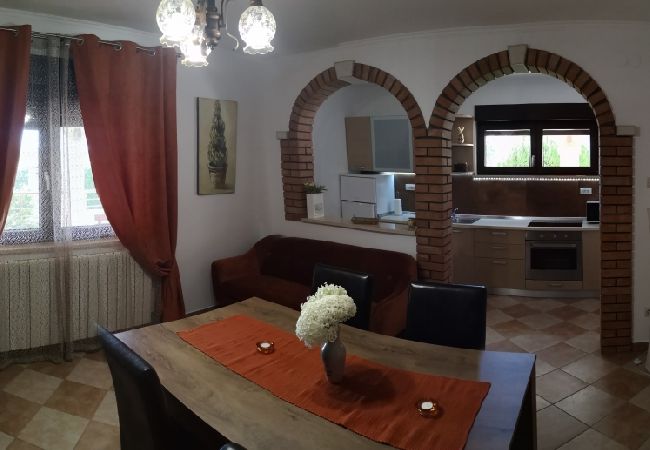 Ferienwohnung in Rovinj - Ferienwohnung in Rovinj mit Terrasse, Klimaanlage, W-LAN (3483-4) Ferienwohnung in Rovinj - Ferienwohnung in Rovinj mit Terrasse, Klimaanlage, W-LAN (3483-4)