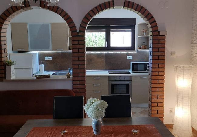 Ferienwohnung in Rovinj - Ferienwohnung in Rovinj mit Terrasse, Klimaanlage, W-LAN (3483-4) Ferienwohnung in Rovinj - Ferienwohnung in Rovinj mit Terrasse, Klimaanlage, W-LAN (3483-4)