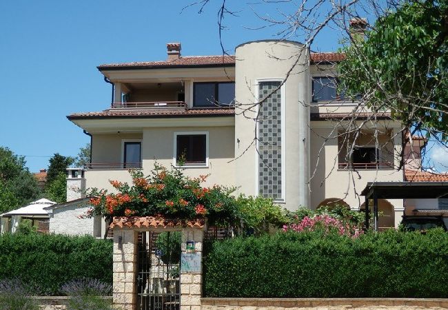 Ferienwohnung in Rovinj - Ferienwohnung in Rovinj mit Terrasse, Klimaanlage, W-LAN (3483-4) Ferienwohnung in Rovinj - Ferienwohnung in Rovinj mit Terrasse, Klimaanlage, W-LAN (3483-4)