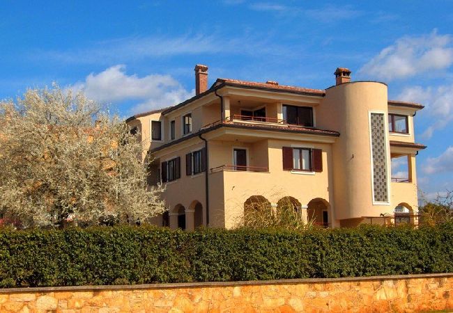 Ferienwohnung in Rovinj - Ferienwohnung in Rovinj mit Terrasse, Klimaanlage, W-LAN (3483-4) Ferienwohnung in Rovinj - Ferienwohnung in Rovinj mit Terrasse, Klimaanlage, W-LAN (3483-4)