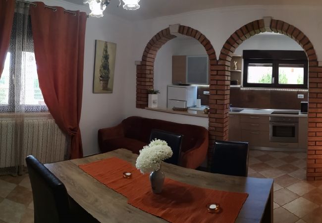 Ferienwohnung in Rovinj - Ferienwohnung in Rovinj mit Terrasse, Klimaanlage, W-LAN (3483-4) Ferienwohnung in Rovinj - Ferienwohnung in Rovinj mit Terrasse, Klimaanlage, W-LAN (3483-4)