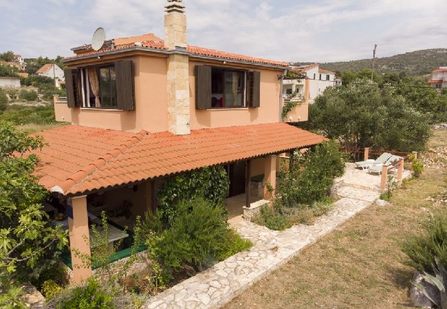 Ferienhaus in Vinišce - Ferienhaus in Vinišće mit Meerblick, Balkon, Klimaanlage, W-LAN (3484-1) Ferienhaus in Vinišce - Ferienhaus in Vinišće mit Meerblick, Balkon, Klimaanlage, W-LAN (3484-1)