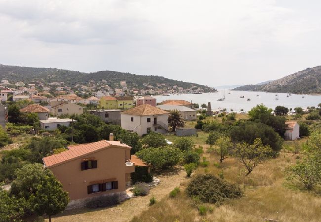 Ferienhaus in Vinišce - Ferienhaus in Vinišće mit Meerblick, Balkon, Klimaanlage, W-LAN (3484-1) Ferienhaus in Vinišce - Ferienhaus in Vinišće mit Meerblick, Balkon, Klimaanlage, W-LAN (3484-1)
