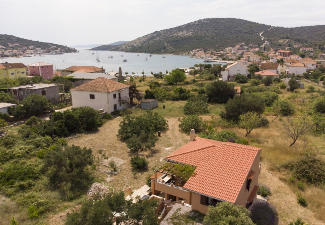 Ferienhaus in Vinišce - Ferienhaus in Vinišće mit Meerblick, Balkon, Klimaanlage, W-LAN (3484-1)