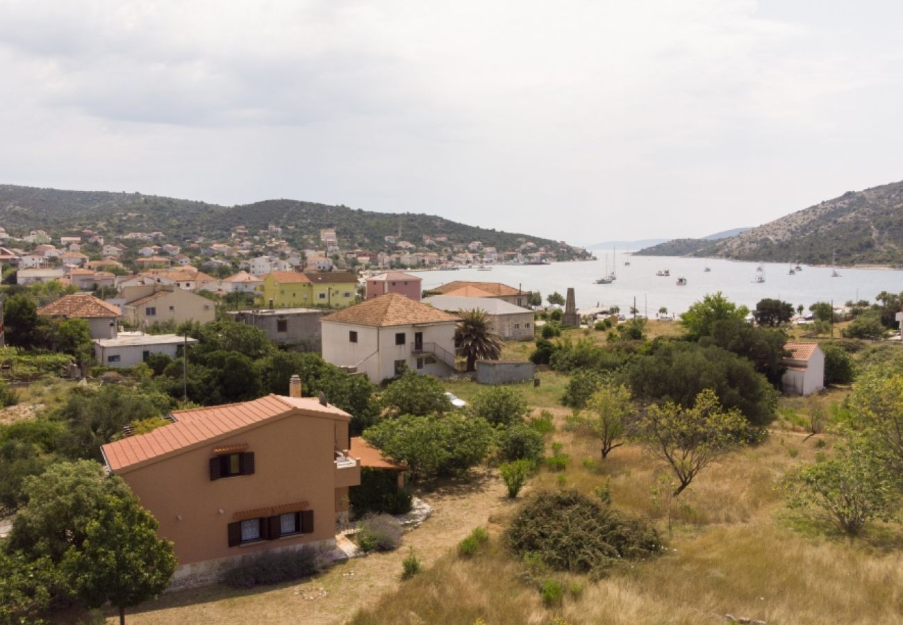 Ferienhaus in Vinišce - Ferienhaus in Vinišće mit Meerblick, Balkon, Klimaanlage, W-LAN (3484-1)