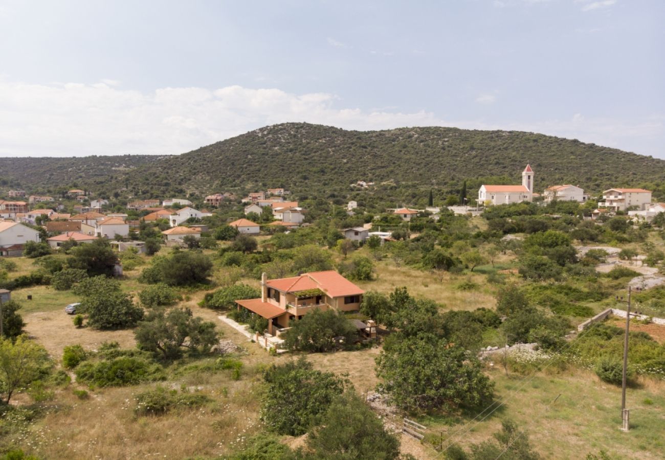 Ferienhaus in Vinišce - Ferienhaus in Vinišće mit Meerblick, Balkon, Klimaanlage, W-LAN (3484-1)