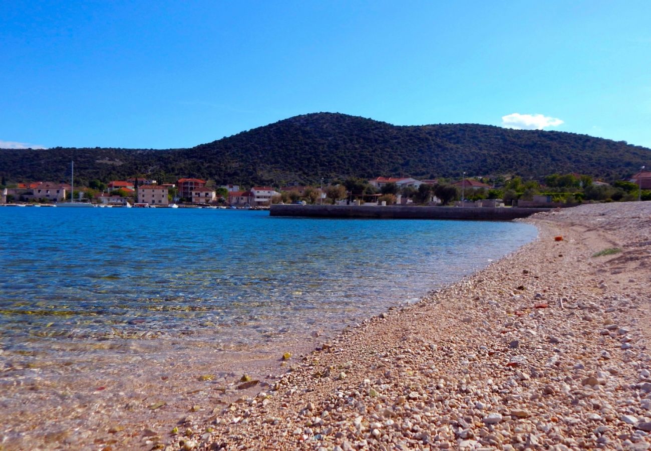 Ferienhaus in Vinišce - Ferienhaus in Vinišće mit Meerblick, Balkon, Klimaanlage, W-LAN (3484-1)