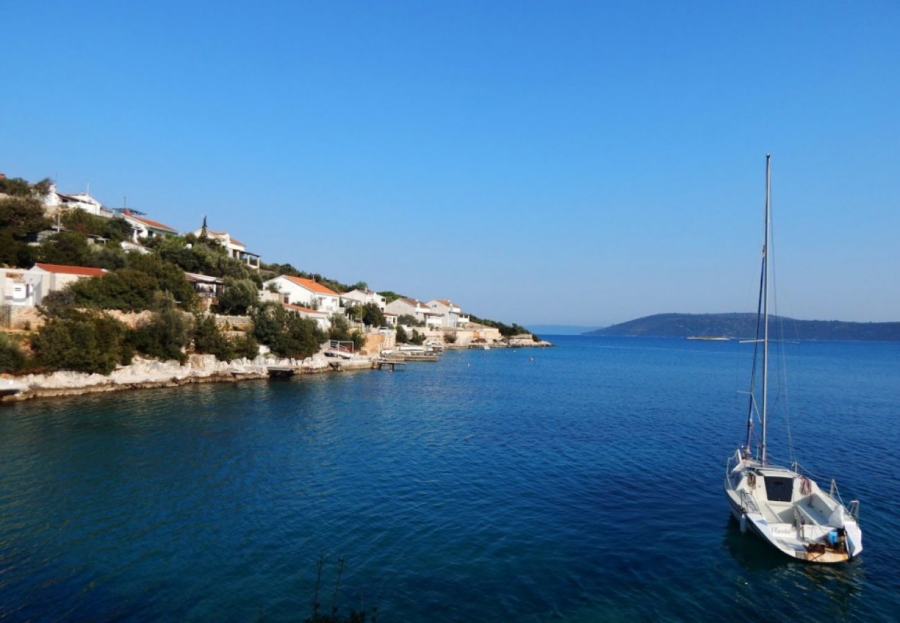 Ferienhaus in Vinišce - Ferienhaus in Vinišće mit Meerblick, Balkon, Klimaanlage, W-LAN (3484-1)