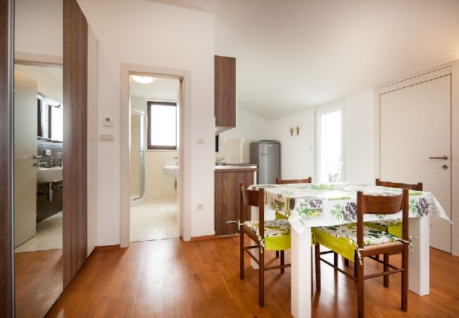 Ferienwohnung in Rovinj - Ferienwohnung in Rovinj mit Meerblick, Balkon, Klimaanlage, W-LAN (3482-10) Ferienwohnung in Rovinj - Ferienwohnung in Rovinj mit Meerblick, Balkon, Klimaanlage, W-LAN (3482-10)