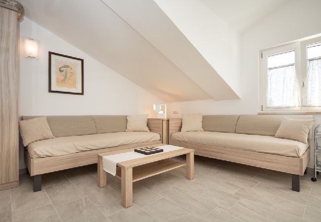 Ferienwohnung in Rovinj - Ferienwohnung in Rovinj mit Meerblick, Balkon, Klimaanlage, W-LAN (3482-11) Ferienwohnung in Rovinj - Ferienwohnung in Rovinj mit Meerblick, Balkon, Klimaanlage, W-LAN (3482-11)