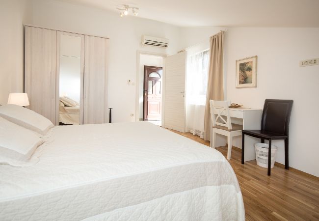 Ferienwohnung in Rovinj - Ferienwohnung in Rovinj mit Meerblick, Balkon, Klimaanlage, W-LAN (3482-11) Ferienwohnung in Rovinj - Ferienwohnung in Rovinj mit Meerblick, Balkon, Klimaanlage, W-LAN (3482-11)