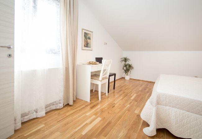 Ferienwohnung in Rovinj - Ferienwohnung in Rovinj mit Meerblick, Balkon, Klimaanlage, W-LAN (3482-11) Ferienwohnung in Rovinj - Ferienwohnung in Rovinj mit Meerblick, Balkon, Klimaanlage, W-LAN (3482-11)
