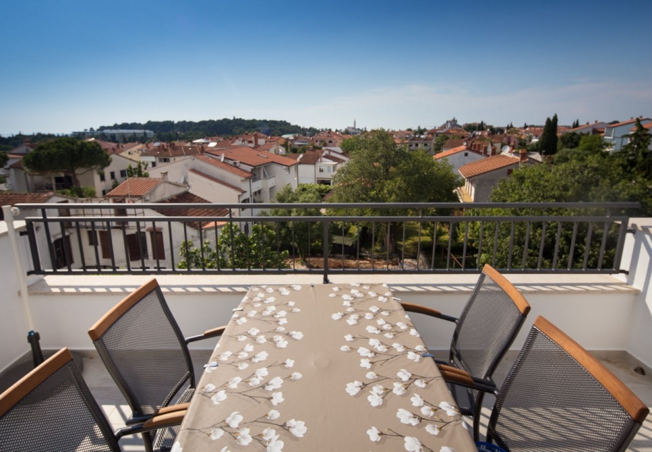 Ferienwohnung in Rovinj - Ferienwohnung in Rovinj mit Meerblick, Balkon, Klimaanlage, W-LAN (3482-11)