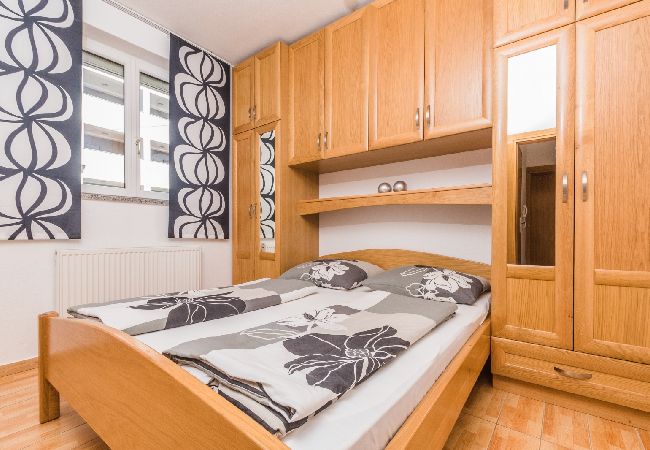 Ferienwohnung in Crikvenica - Ferienwohnung in Crikvenica mit Meerblick, Balkon, Klimaanlage, W-LAN (3492-3) Ferienwohnung in Crikvenica - Ferienwohnung in Crikvenica mit Meerblick, Balkon, Klimaanlage, W-LAN (3492-3)