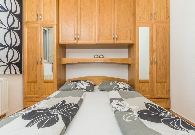 Ferienwohnung in Crikvenica - Ferienwohnung in Crikvenica mit Meerblick, Balkon, Klimaanlage, W-LAN (3492-3) Ferienwohnung in Crikvenica - Ferienwohnung in Crikvenica mit Meerblick, Balkon, Klimaanlage, W-LAN (3492-3)