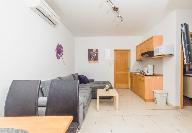 Ferienwohnung in Crikvenica - Ferienwohnung in Crikvenica mit Meerblick, Terrasse, Klimaanlage, W-LAN (3492-5) Ferienwohnung in Crikvenica - Ferienwohnung in Crikvenica mit Meerblick, Terrasse, Klimaanlage, W-LAN (3492-5)
