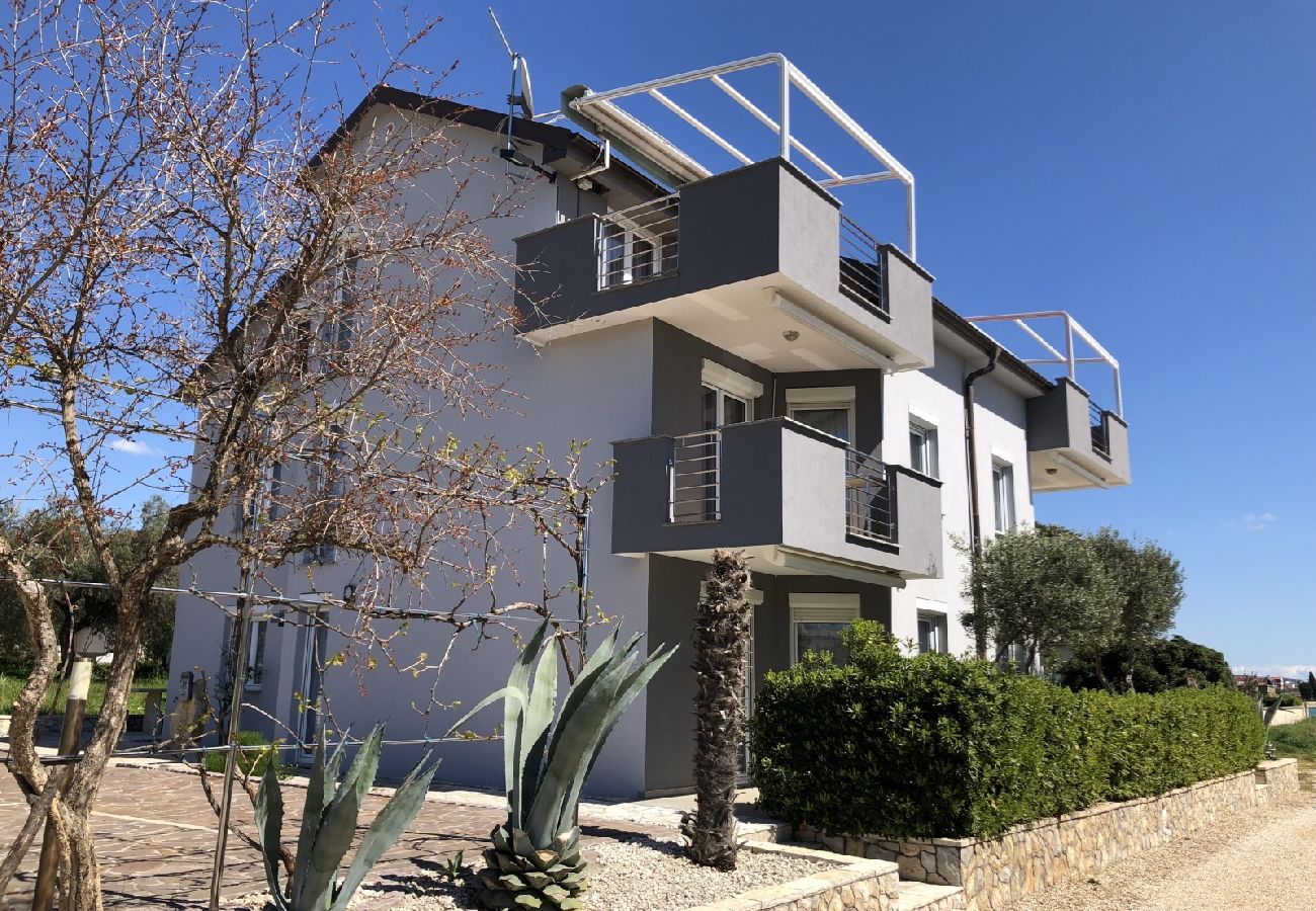 Ferienwohnung in Sukošan - Ferienwohnung in Sukošan mit Meerblick, Terrasse, Klimaanlage, W-LAN (3495-1)