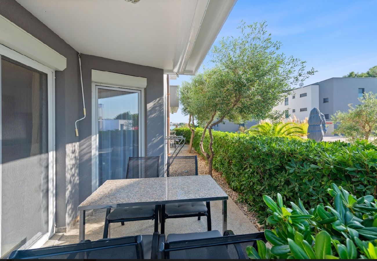 Ferienwohnung in Sukošan - Ferienwohnung in Sukošan mit Meerblick, Terrasse, Klimaanlage, W-LAN (3495-1)