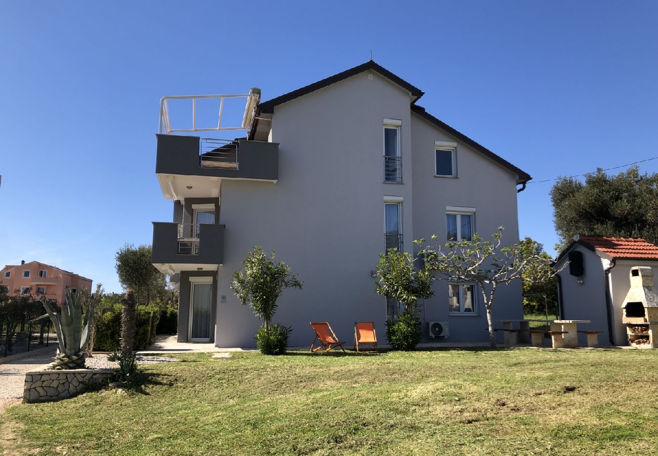 Ferienwohnung in Sukošan - Ferienwohnung in Sukošan mit Meerblick, Terrasse, Klimaanlage, W-LAN (3495-1)