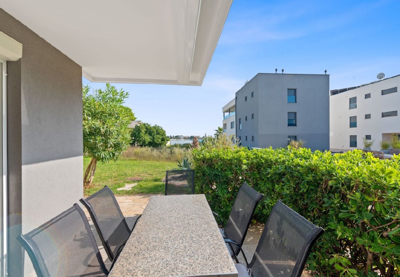 Ferienwohnung in Sukošan - Ferienwohnung in Sukošan mit Meerblick, Terrasse, Klimaanlage, W-LAN (3495-2)