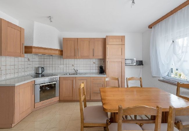 Ferienwohnung in Sukošan - Ferienwohnung in Sukošan mit Meerblick, Terrasse, Klimaanlage, W-LAN (3495-3) Ferienwohnung in Sukošan - Ferienwohnung in Sukošan mit Meerblick, Terrasse, Klimaanlage, W-LAN (3495-3)