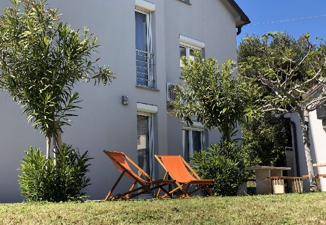 Ferienwohnung in Sukošan - Ferienwohnung in Sukošan mit Meerblick, Terrasse, Klimaanlage, W-LAN (3495-3) Ferienwohnung in Sukošan - Ferienwohnung in Sukošan mit Meerblick, Terrasse, Klimaanlage, W-LAN (3495-3)