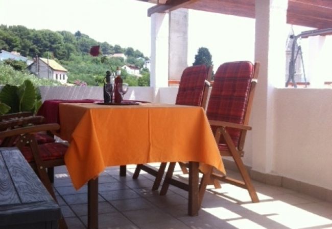 Ferienwohnung in Prvic Luka - Ferienwohnung in Prvić Luka mit Meerblick, Terrasse, Klimaanlage, W-LAN (3347-1) Ferienwohnung in Prvic Luka - Ferienwohnung in Prvić Luka mit Meerblick, Terrasse, Klimaanlage, W-LAN (3347-1)