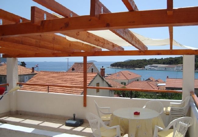 Ferienwohnung in Prvic Luka - Ferienwohnung in Prvić Luka mit Meerblick, Terrasse, Klimaanlage, W-LAN (3347-1) Ferienwohnung in Prvic Luka - Ferienwohnung in Prvić Luka mit Meerblick, Terrasse, Klimaanlage, W-LAN (3347-1)
