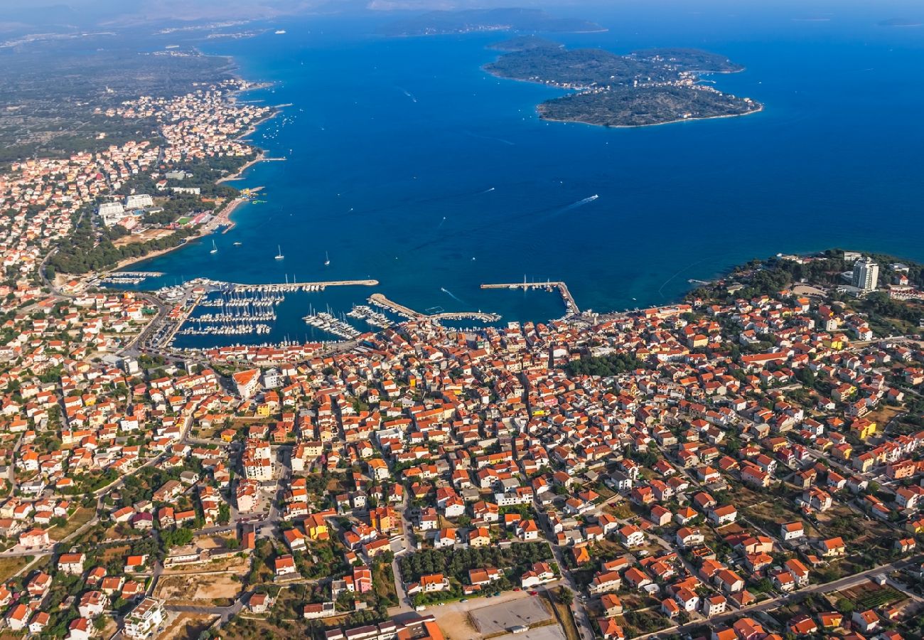 Ferienwohnung in Prvic Luka - Ferienwohnung in Prvić Luka mit Meerblick, Terrasse, Klimaanlage, W-LAN (3347-1)