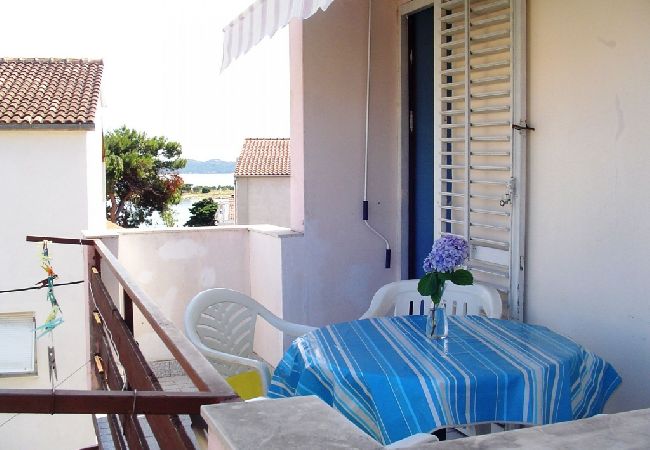 Ferienwohnung in Pakoštane - Ferienwohnung in Pakoštane mit Meerblick, Balkon, Klimaanlage, W-LAN (3539-2) Ferienwohnung in Pakoštane - Ferienwohnung in Pakoštane mit Meerblick, Balkon, Klimaanlage, W-LAN (3539-2)