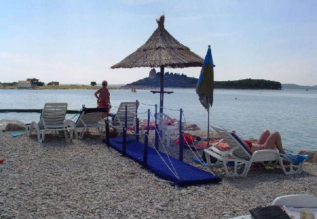 Ferienwohnung in Pakoštane - Ferienwohnung in Pakoštane mit Meerblick, Balkon, Klimaanlage, W-LAN (3539-2) Ferienwohnung in Pakoštane - Ferienwohnung in Pakoštane mit Meerblick, Balkon, Klimaanlage, W-LAN (3539-2)