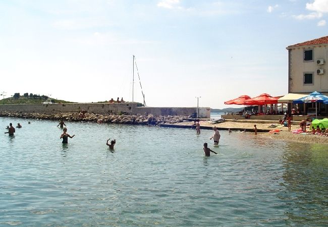 Ferienwohnung in Pakoštane - Ferienwohnung in Pakoštane mit Meerblick, Balkon, Klimaanlage, W-LAN (3539-2) Ferienwohnung in Pakoštane - Ferienwohnung in Pakoštane mit Meerblick, Balkon, Klimaanlage, W-LAN (3539-2)