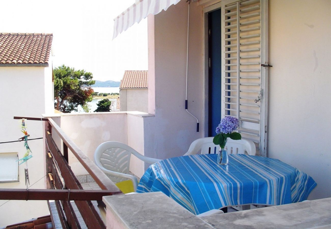 Ferienwohnung in Pakoštane - Ferienwohnung in Pakoštane mit Meerblick, Balkon, Klimaanlage, W-LAN (3539-2)