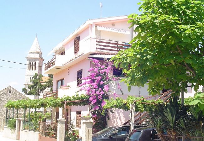 Ferienwohnung in Pakoštane - Ferienwohnung in Pakoštane mit Terrasse, W-LAN (3539-3) Ferienwohnung in Pakoštane - Ferienwohnung in Pakoštane mit Terrasse, W-LAN (3539-3)