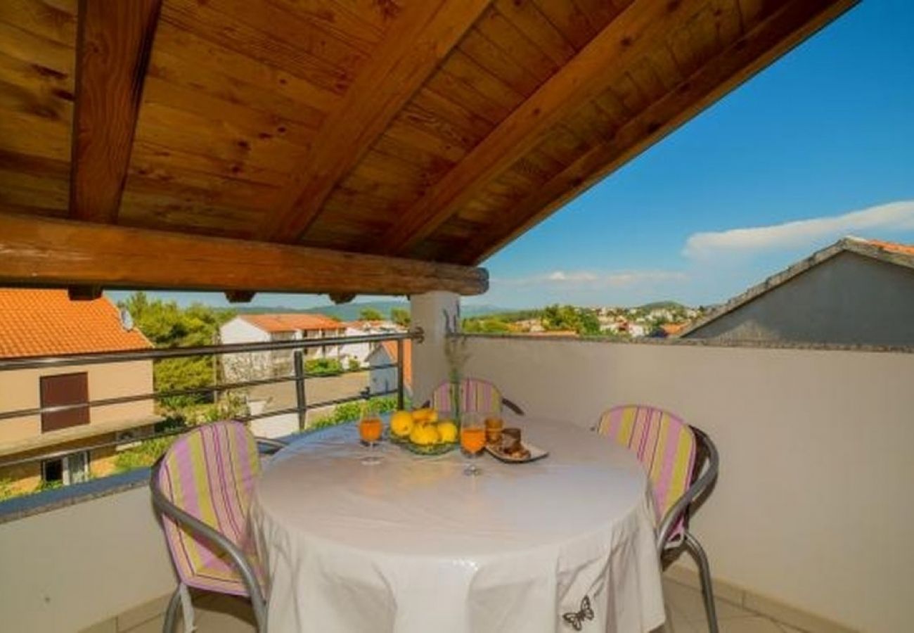 Ferienwohnung in Pakoštane - Ferienwohnung in Pakoštane mit Terrasse, Klimaanlage, W-LAN, Waschmaschine (3548-1)